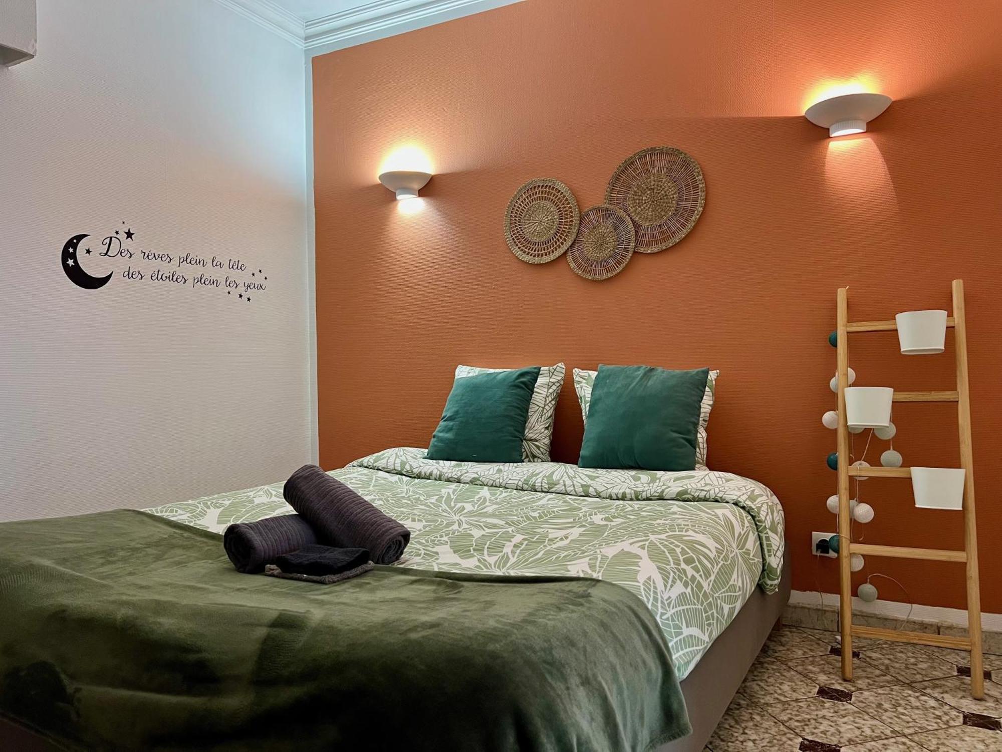 Appart'Hotel Nuiteejour Versailles Saint Cyr L'Ecole Esterno foto