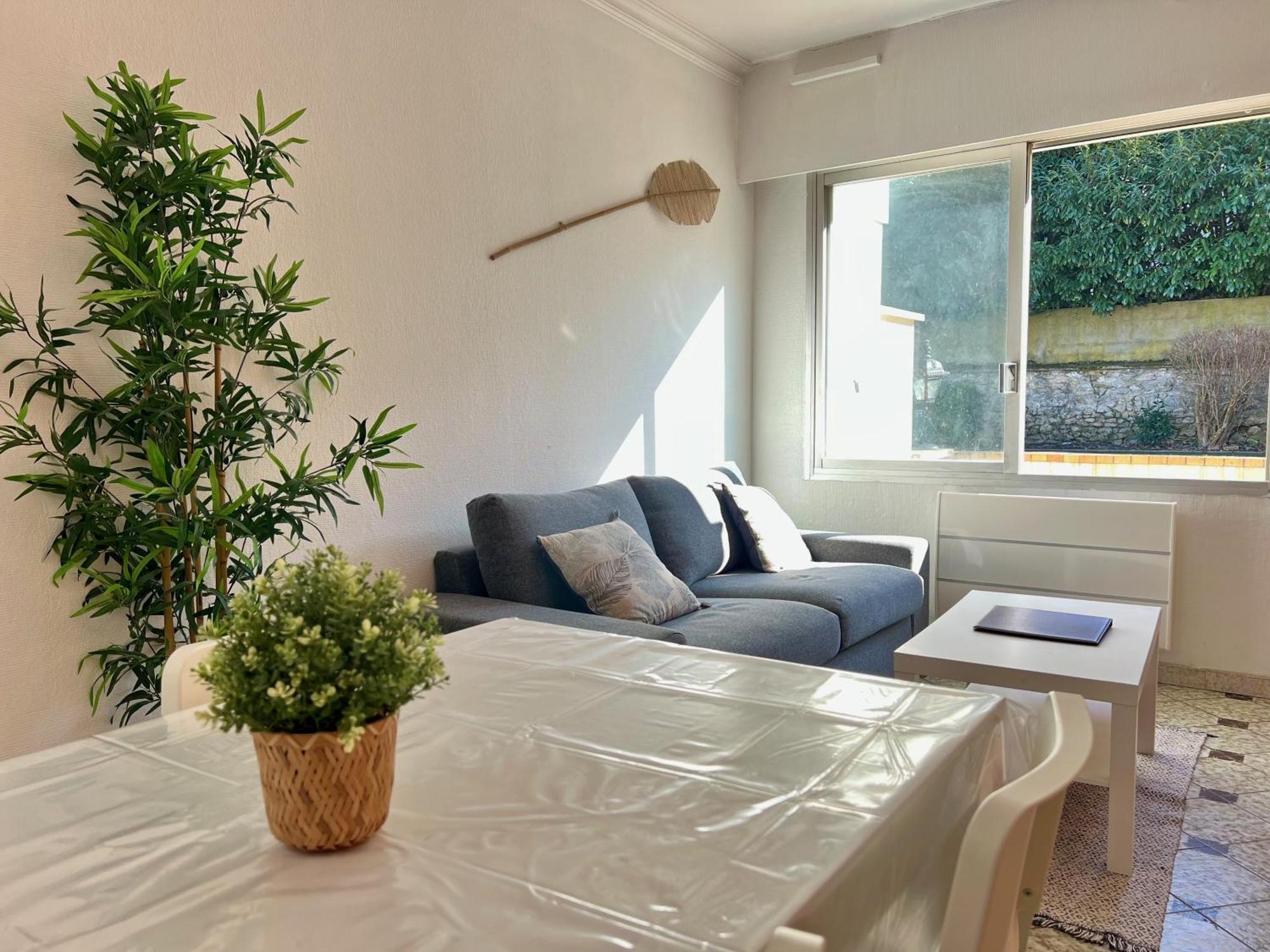 Appart'Hotel Nuiteejour Versailles Saint Cyr L'Ecole Esterno foto