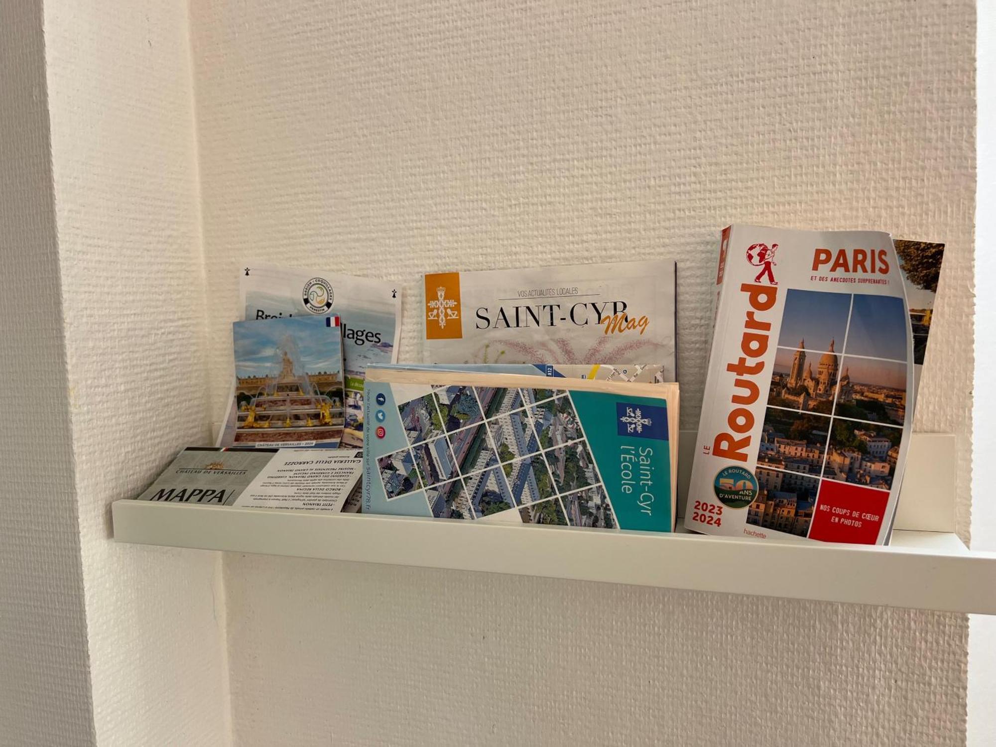 Appart'Hotel Nuiteejour Versailles Saint Cyr L'Ecole Esterno foto
