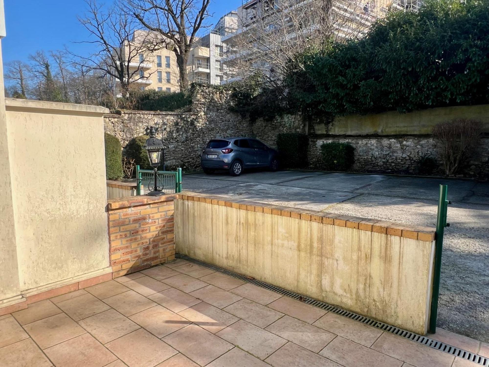 Appart'Hotel Nuiteejour Versailles Saint Cyr L'Ecole Esterno foto
